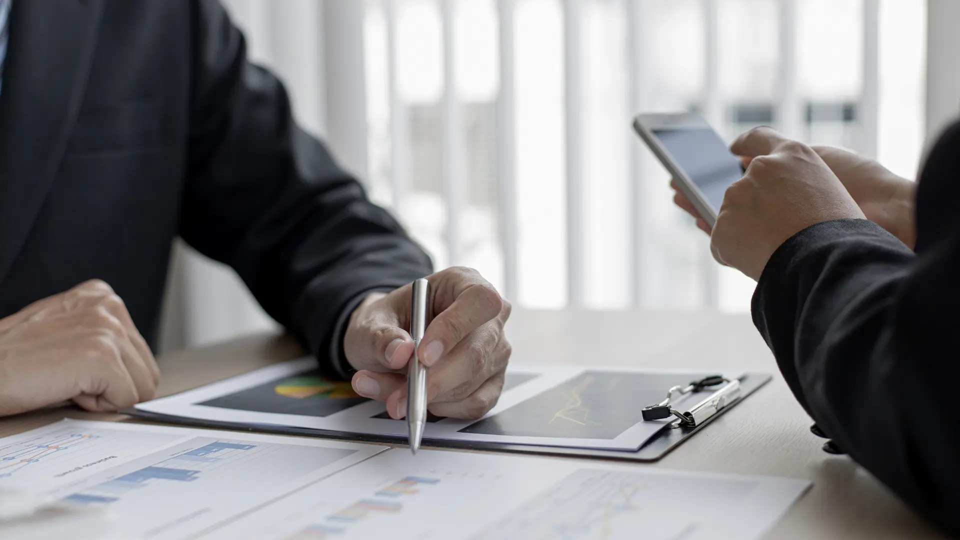 Schemat mierzenia konwersji w marketingu internetowym B2B