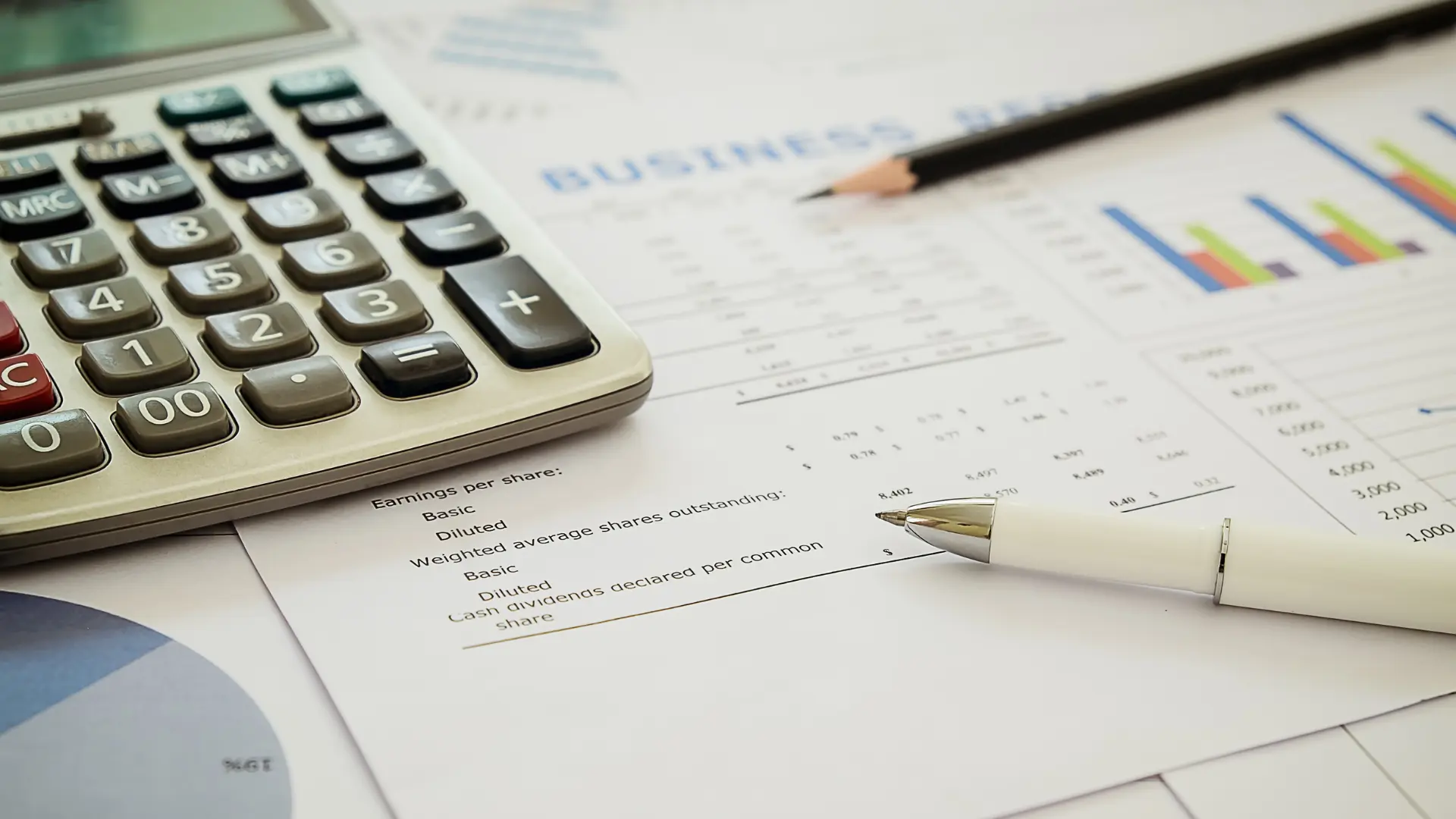 Automatyzacja obsługi klienta w sklepie internetowym z wykorzystaniem chatbotów i sztucznej inteligencji