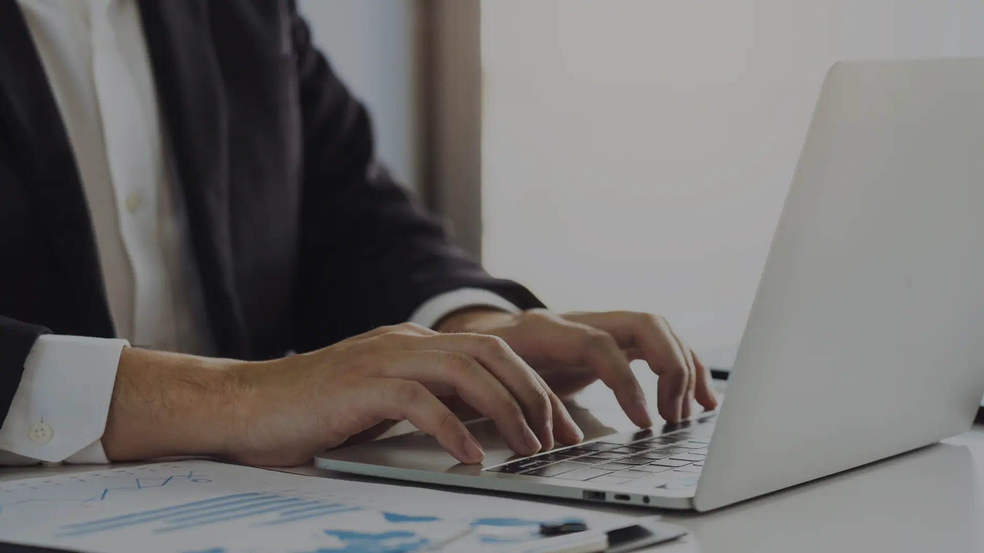 Kluczowe przepisy prawa e-commerce, które musi znać każdy sprzedawca internetowy