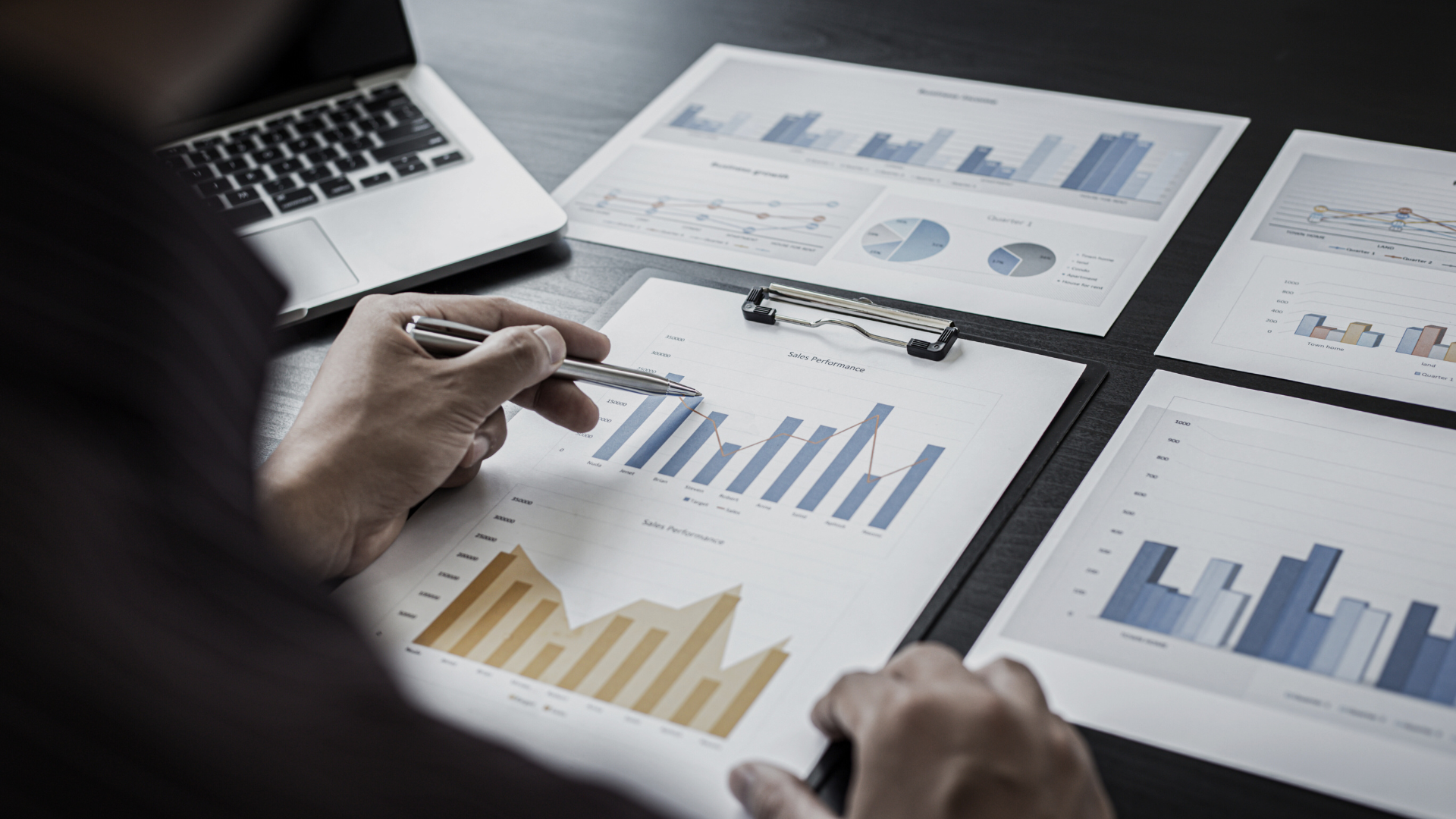 Automatyzacja procesów w e-commerce B2B poprawiająca customer experience.